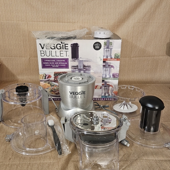 Veggie Bullet 12 piece Set 3 Functions Slice-Shred-Spiralize Food Processor NIB - Picture 1 of 12